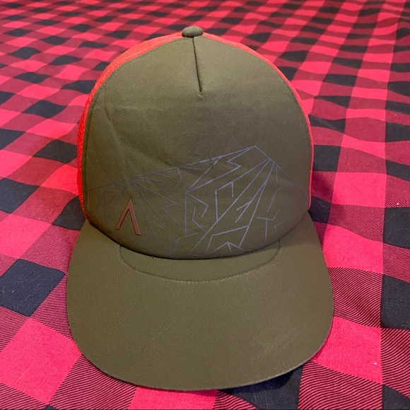 Arc’teryx Orange/Green hat - Picture 2 of 7